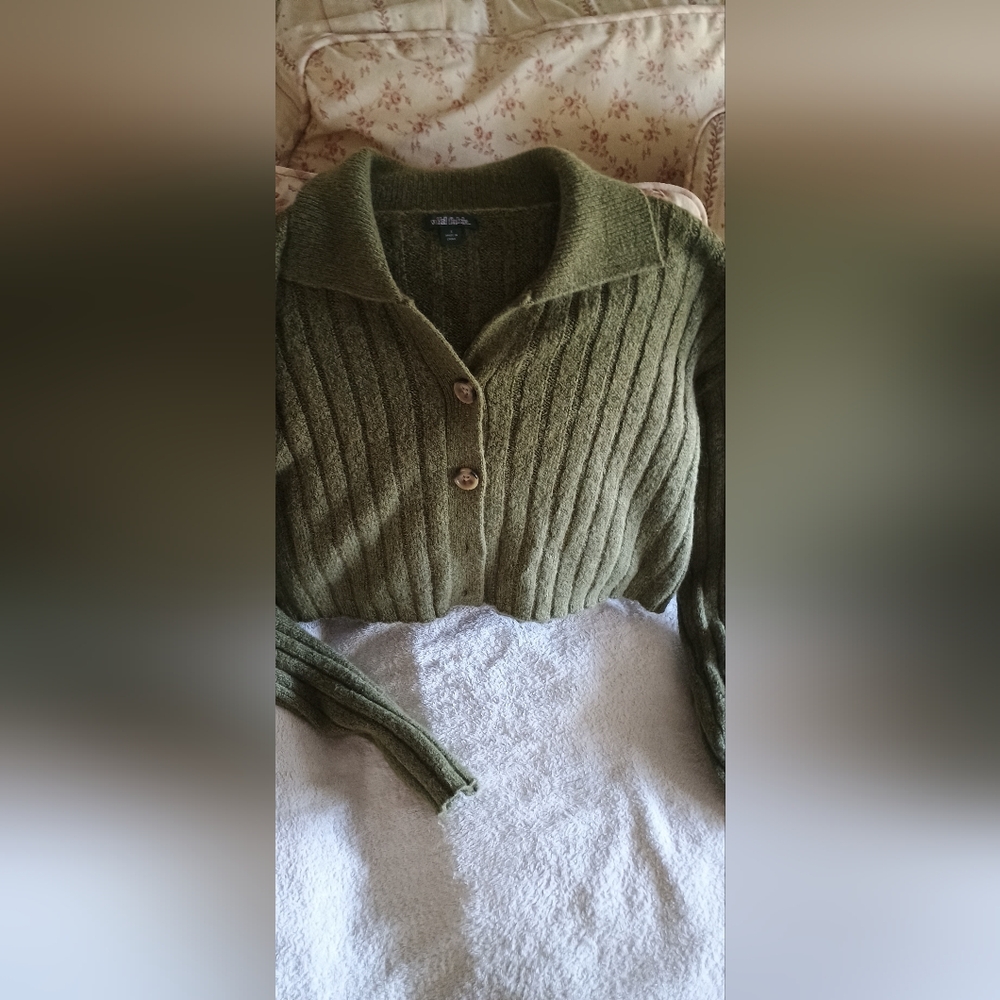 Green Ribbed Women's Sweater - Picture 2 of 3